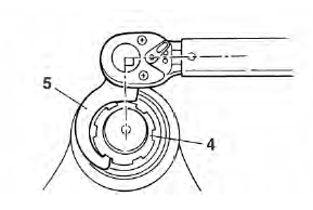 Checking and adjusting the steering head